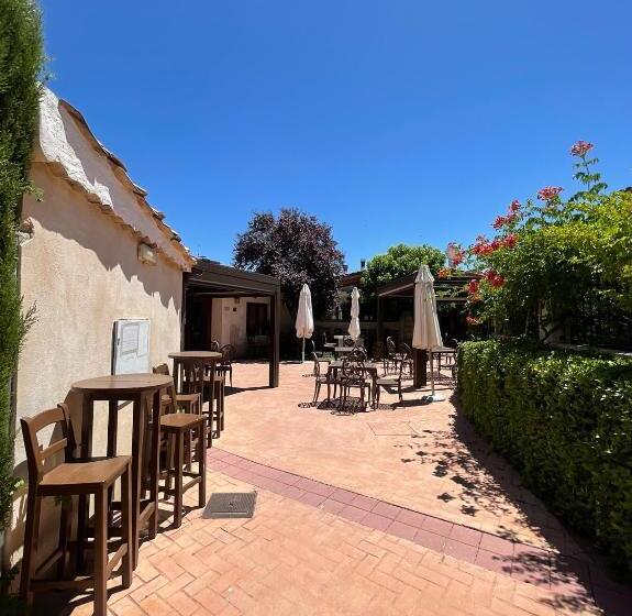 호스텔 La Posada De Pesquera