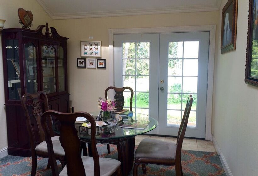 فندق صغير Monarch Cove Inn