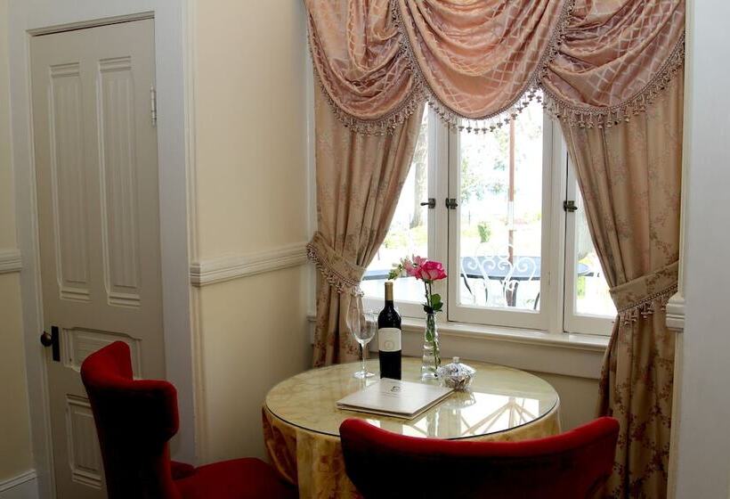 فندق صغير Monarch Cove Inn