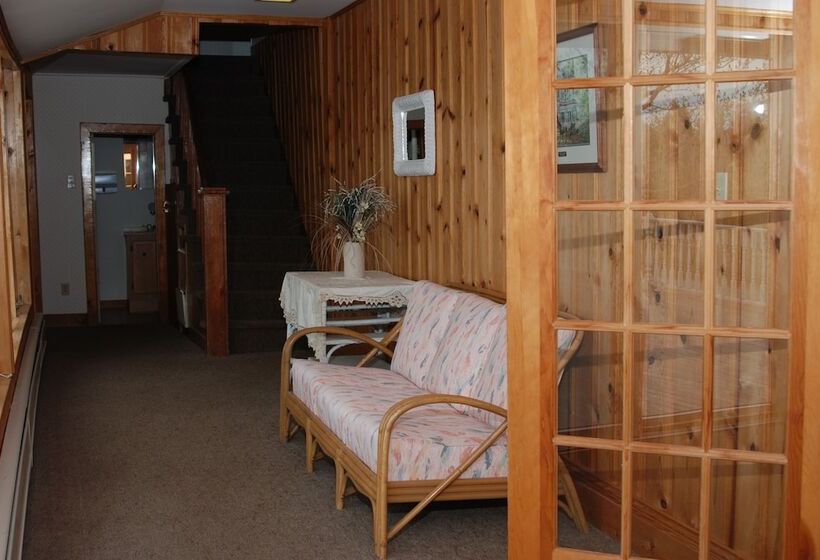 ユースホステル Shining Waters Country Inn