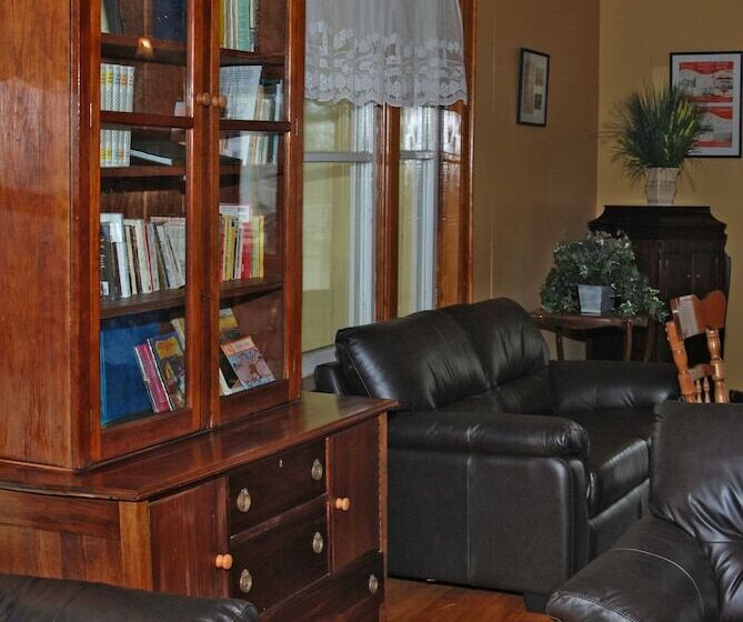 ユースホステル Shining Waters Country Inn