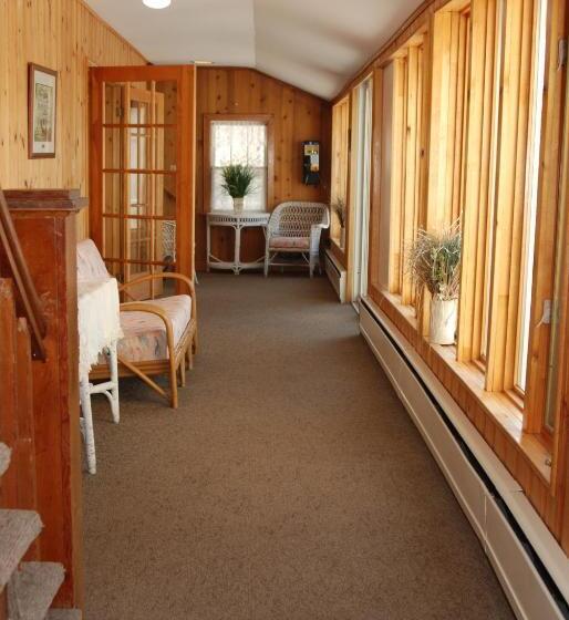 ユースホステル Shining Waters Country Inn