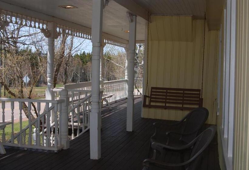 ユースホステル Shining Waters Country Inn