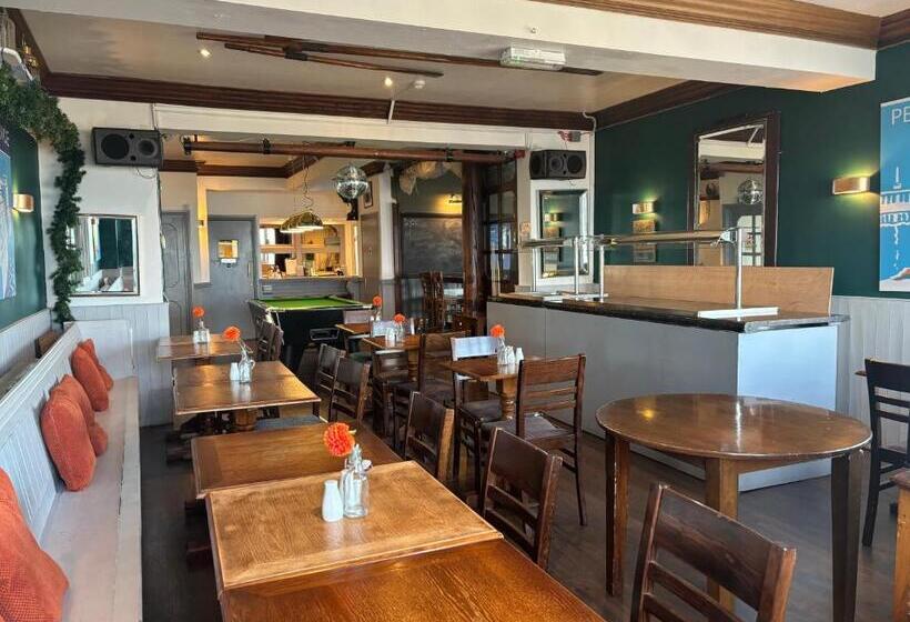 Общежитие The Yacht Inn