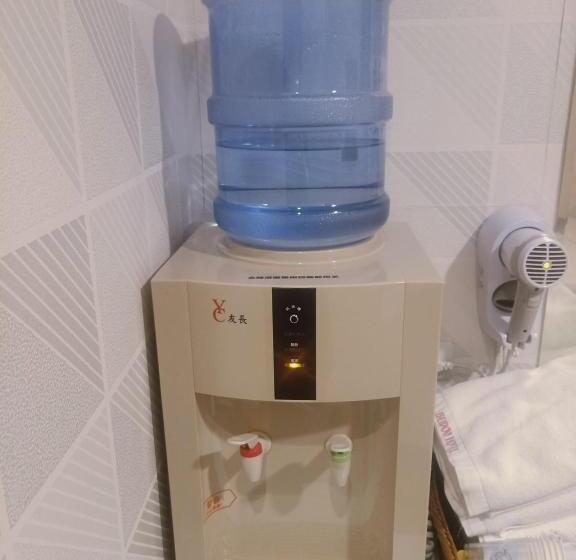 هاستل Yung Feng