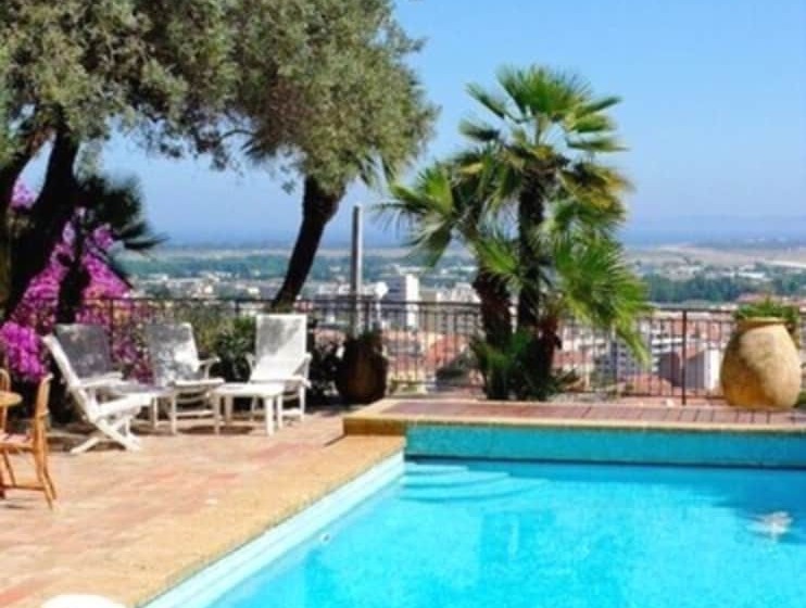 膳宿费 Castel Pierre Lisse