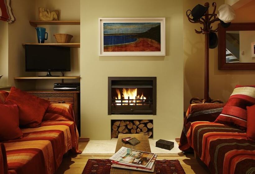 Пансион Hang Your Hat The Cottage