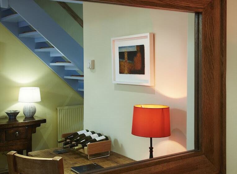 Пансион Hang Your Hat The Cottage