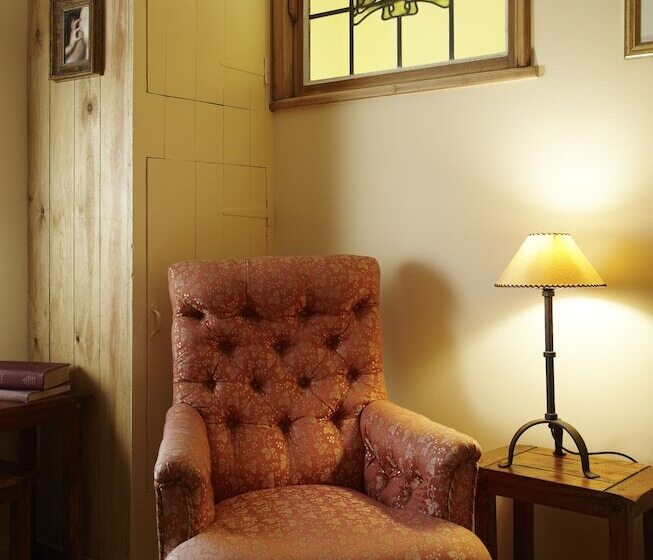 Пансион Hang Your Hat The Cottage