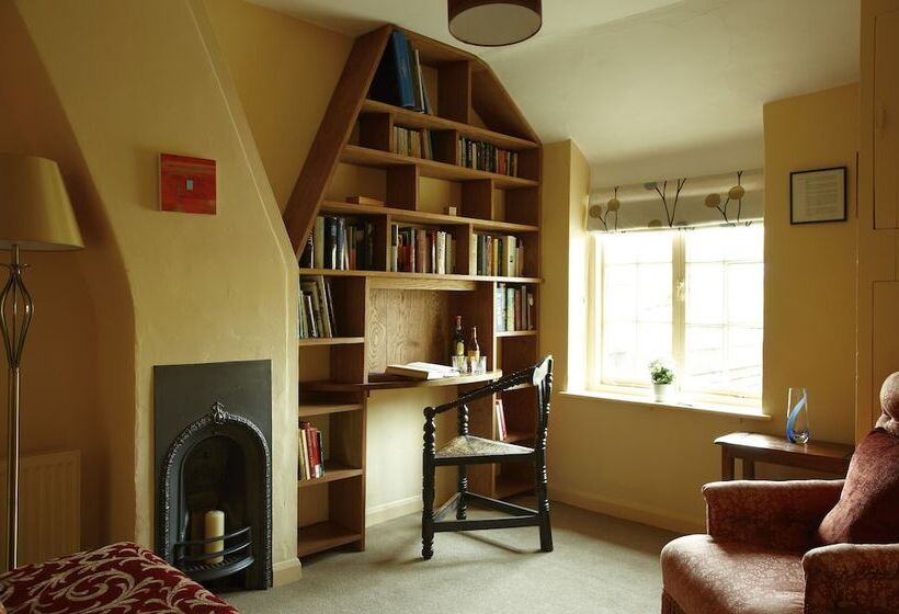 Пансион Hang Your Hat The Cottage