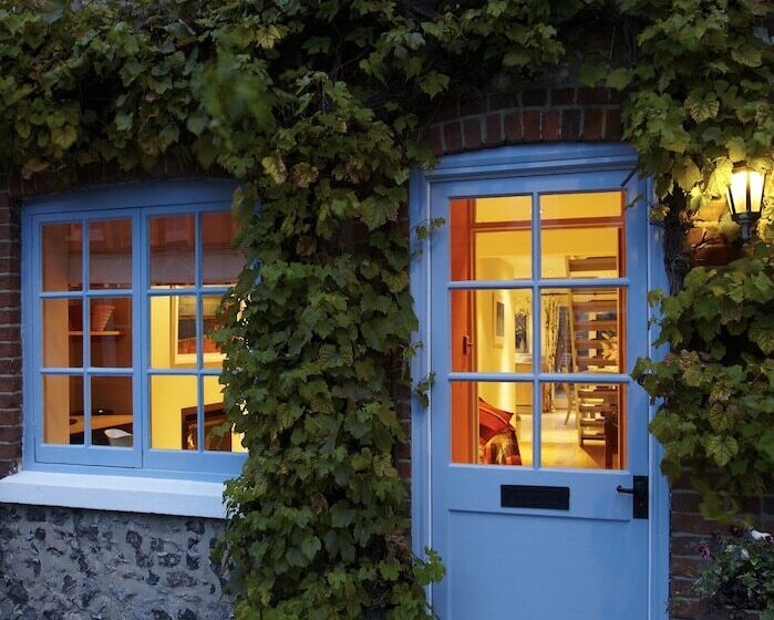 Пансион Hang Your Hat The Cottage