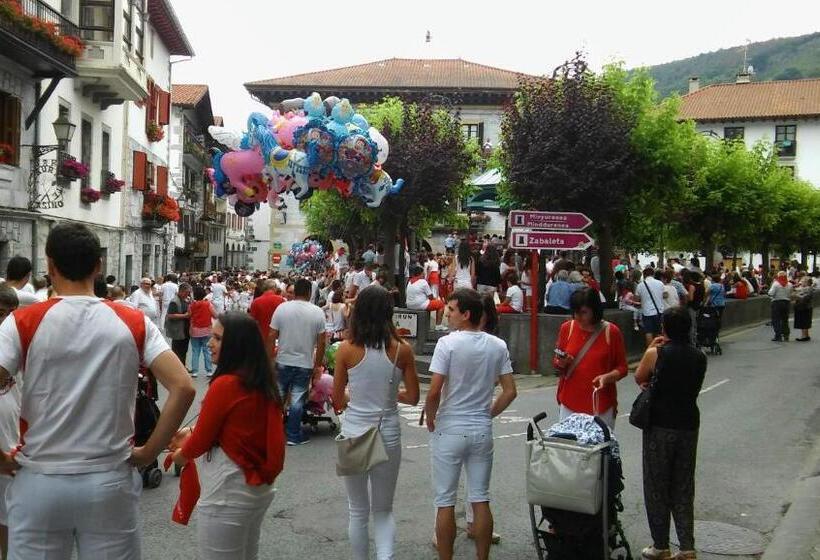 펜션 Hostal Ekaitza