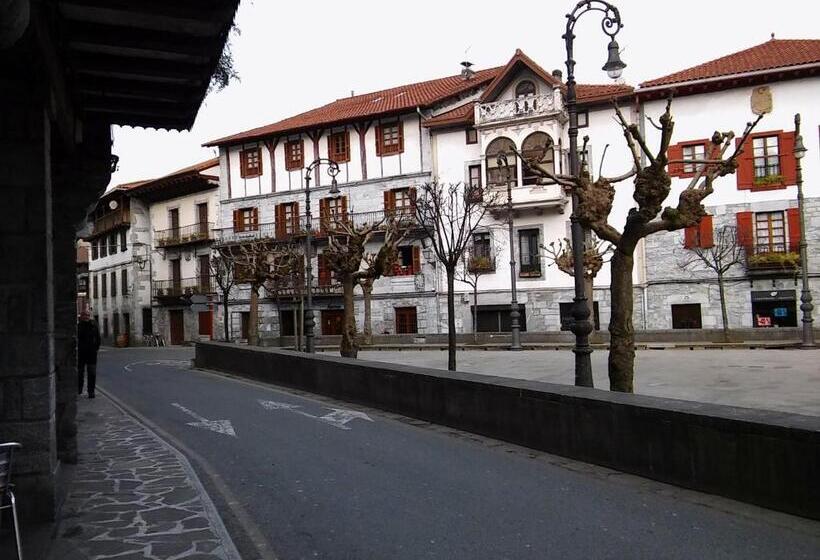 펜션 Hostal Ekaitza