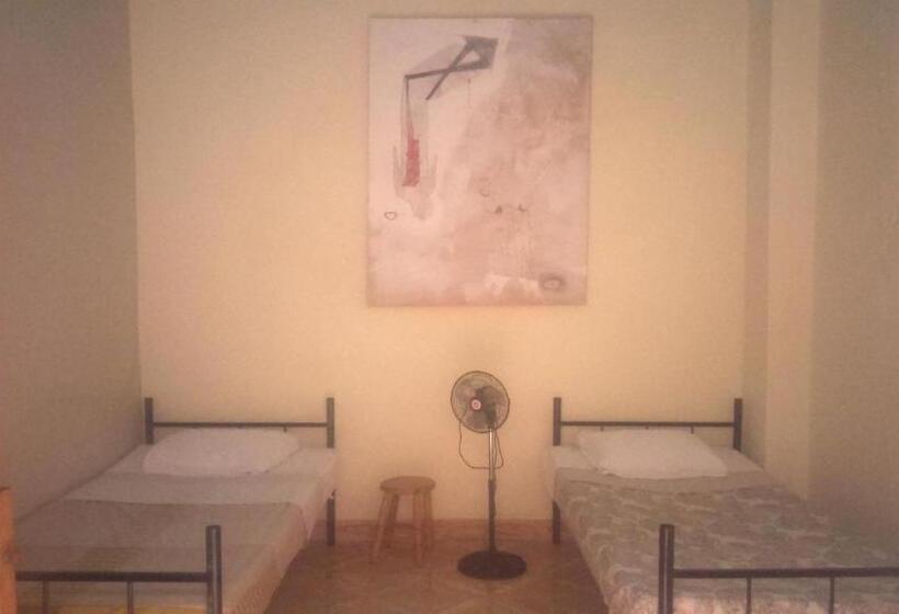 بنسيون La Choza Guesthouse