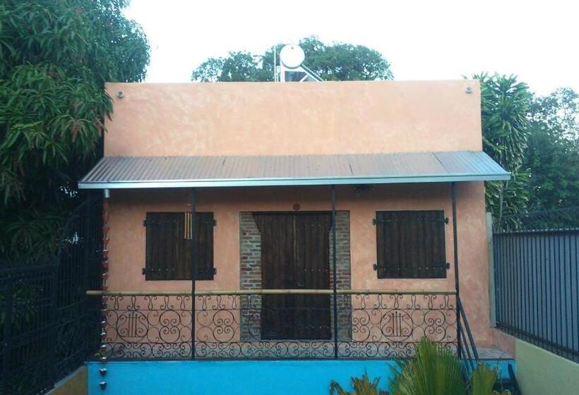 بنسيون La Choza Guesthouse