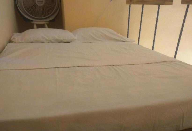 بنسيون La Choza Guesthouse