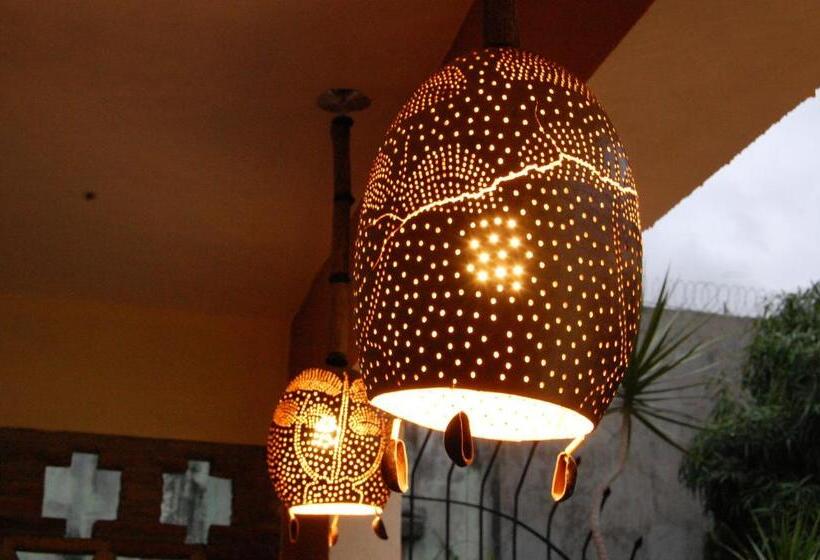 بنسيون La Choza Guesthouse