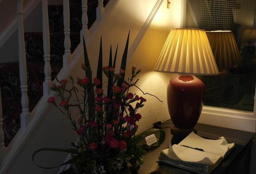 פנסיון Monravon Guest House