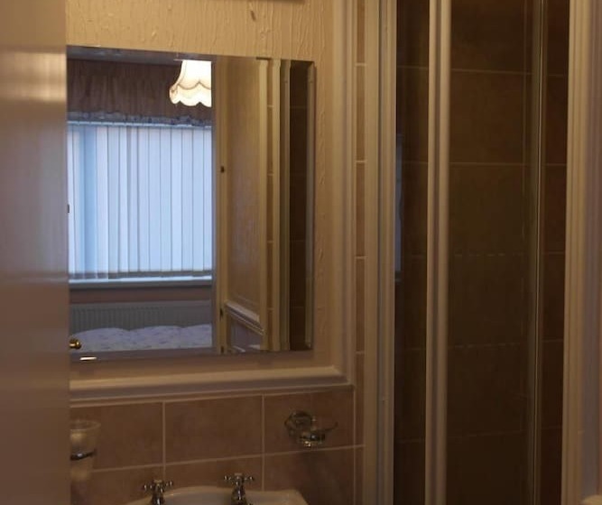 פנסיון Monravon Guest House