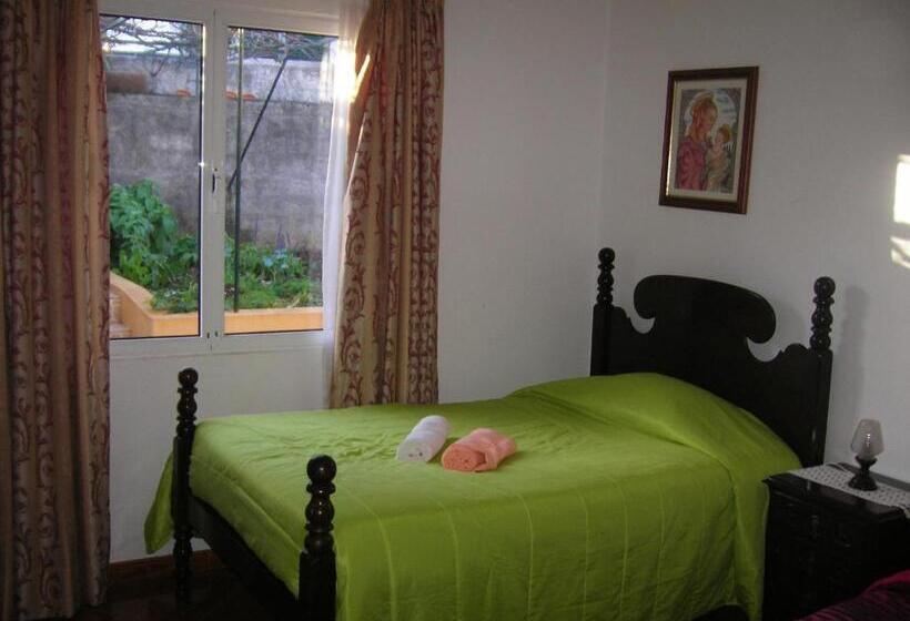 بنسيون Residencia Ana