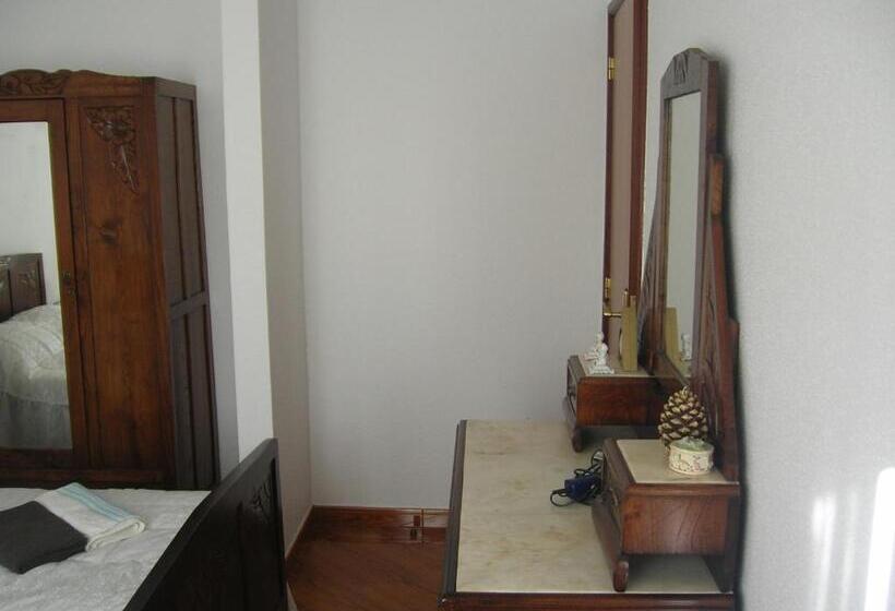 بنسيون Residencia Ana