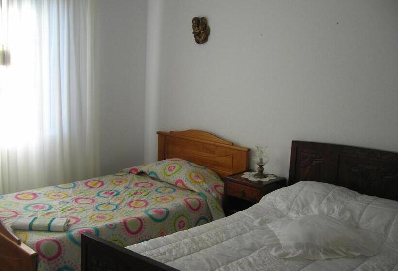 بنسيون Residencia Ana