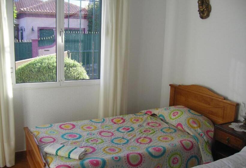 بنسيون Residencia Ana