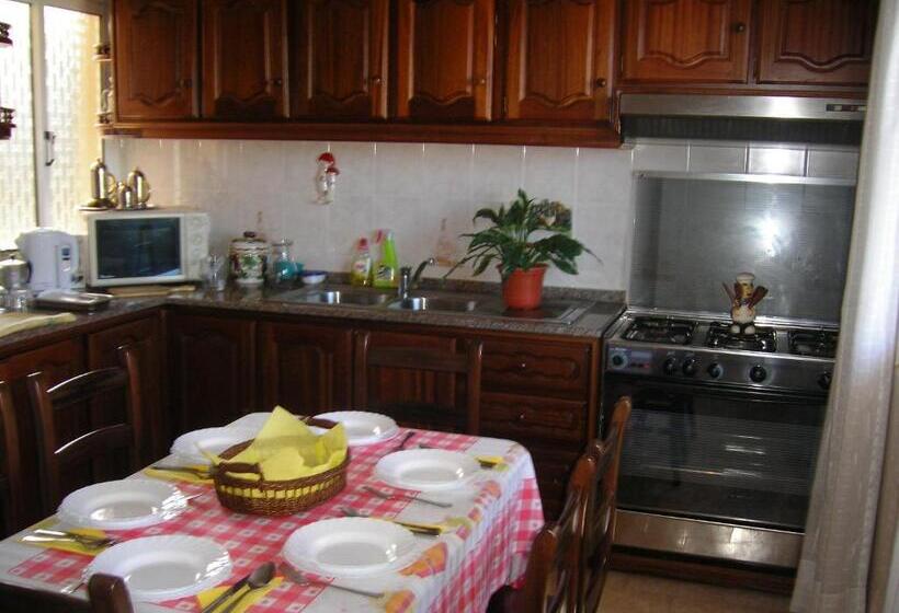 بنسيون Residencia Ana