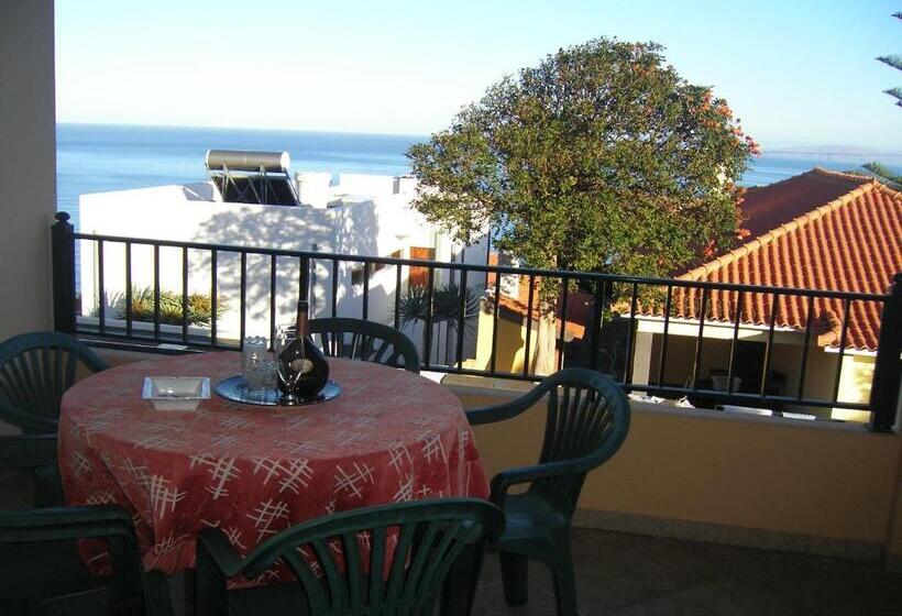 بنسيون Residencia Ana