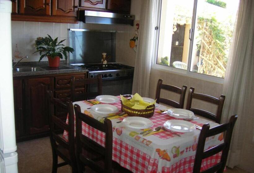 بنسيون Residencia Ana