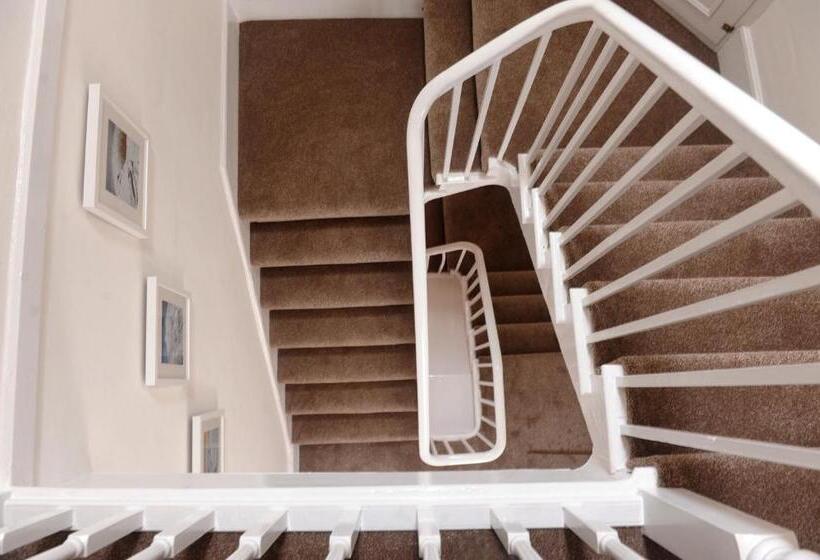 פנסיון Ty Helyg Guest House