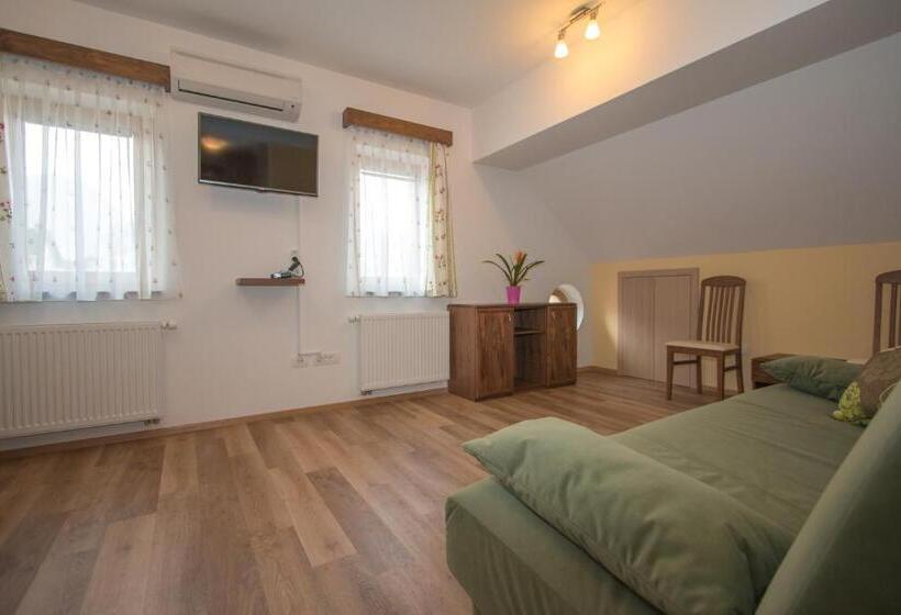 هتل Tourist Farm Megušar