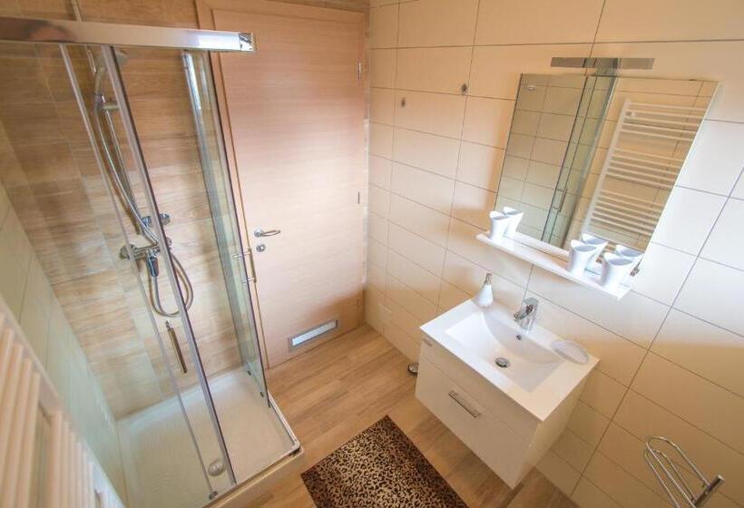 هتل Tourist Farm Megušar