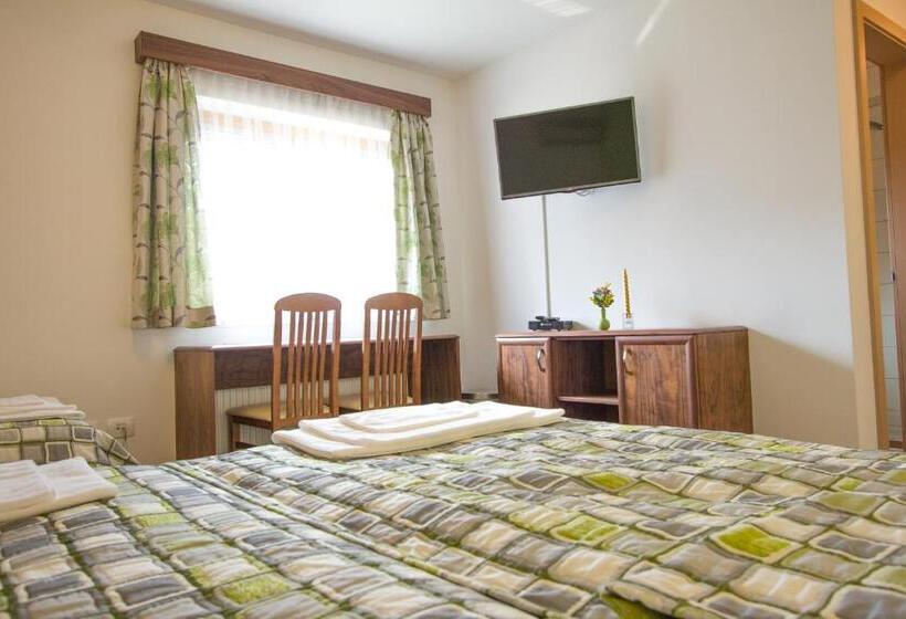 هتل Tourist Farm Megušar