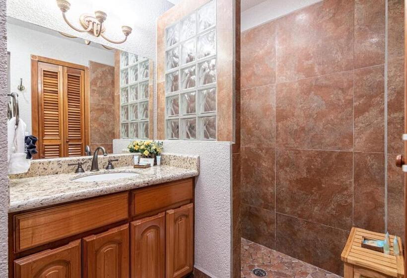 Lighthouse Beach Villas