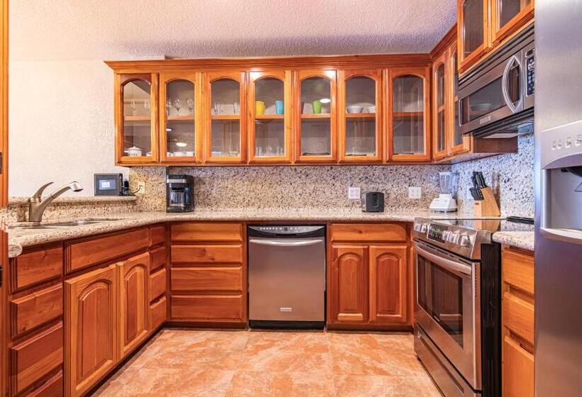 Lighthouse Beach Villas