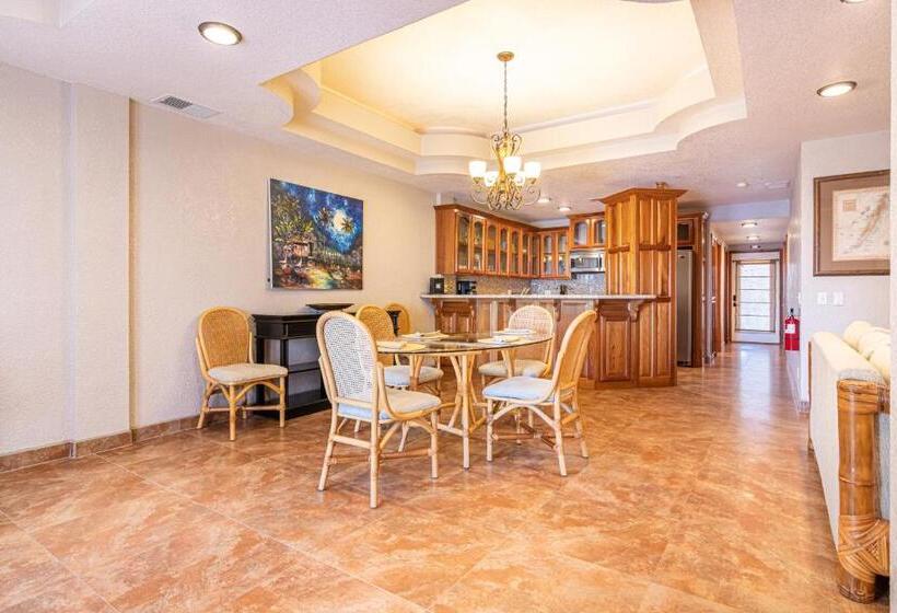 Lighthouse Beach Villas