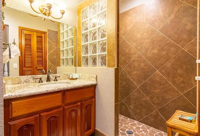 Lighthouse Beach Villas