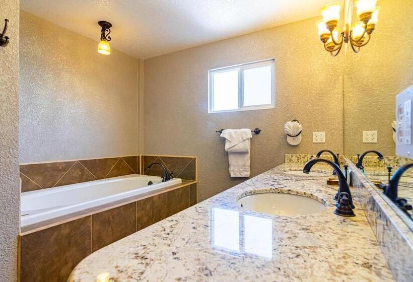 Lighthouse Beach Villas