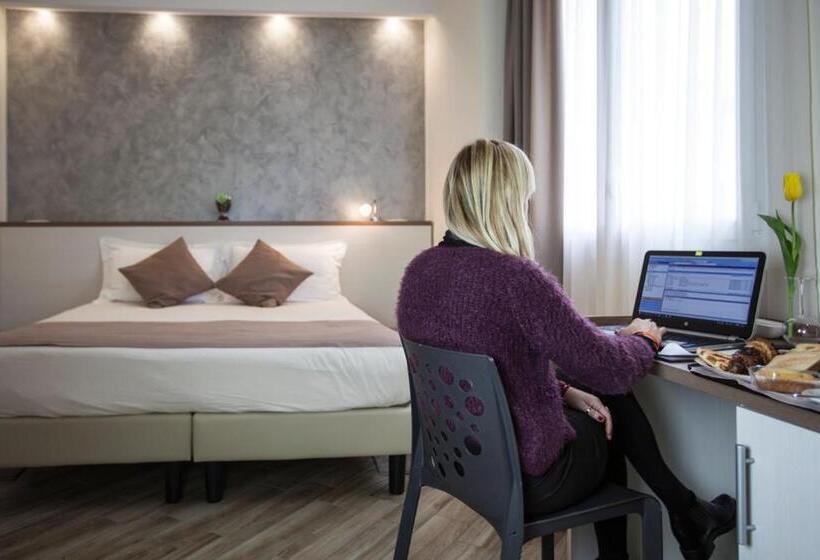 Пансион Bhl Boutique Rooms Legnano