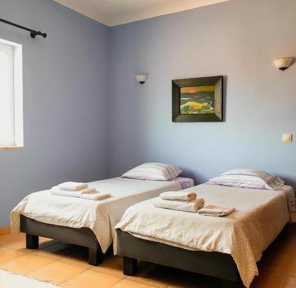 펜션 Carrapateira Lodge