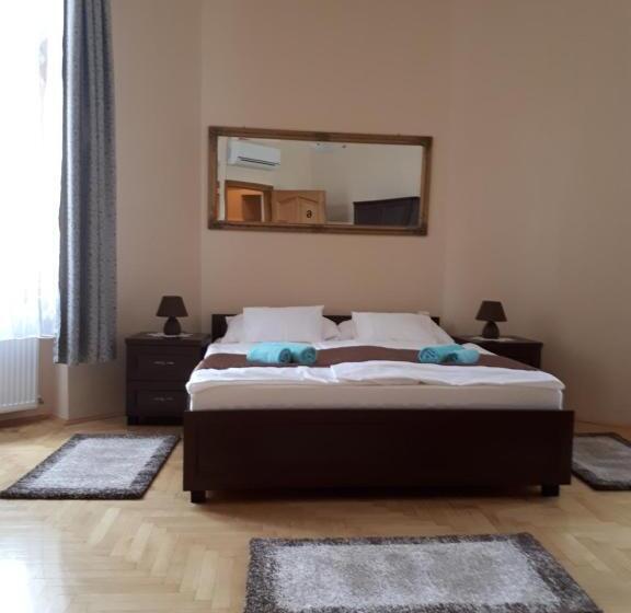 膳宿费 Csanabella House