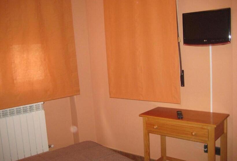 بنسيون Hostal Guarni