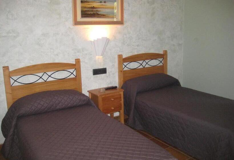 بنسيون Hostal Guarni