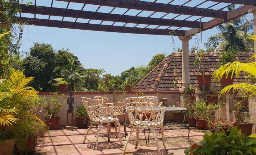 Пансион Raintree Lodge