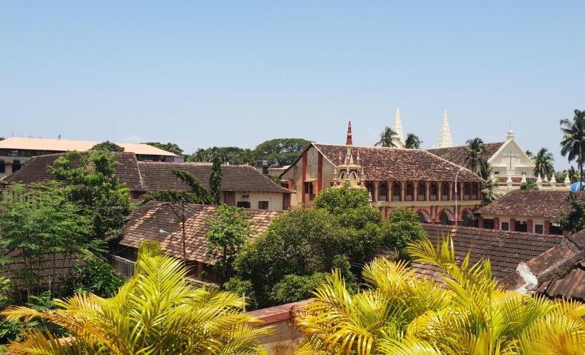 Пансион Raintree Lodge