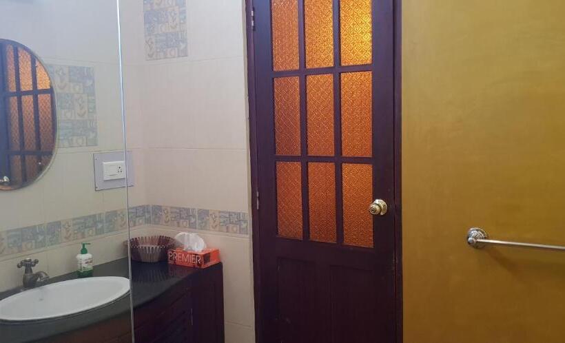 Пансион Raintree Lodge