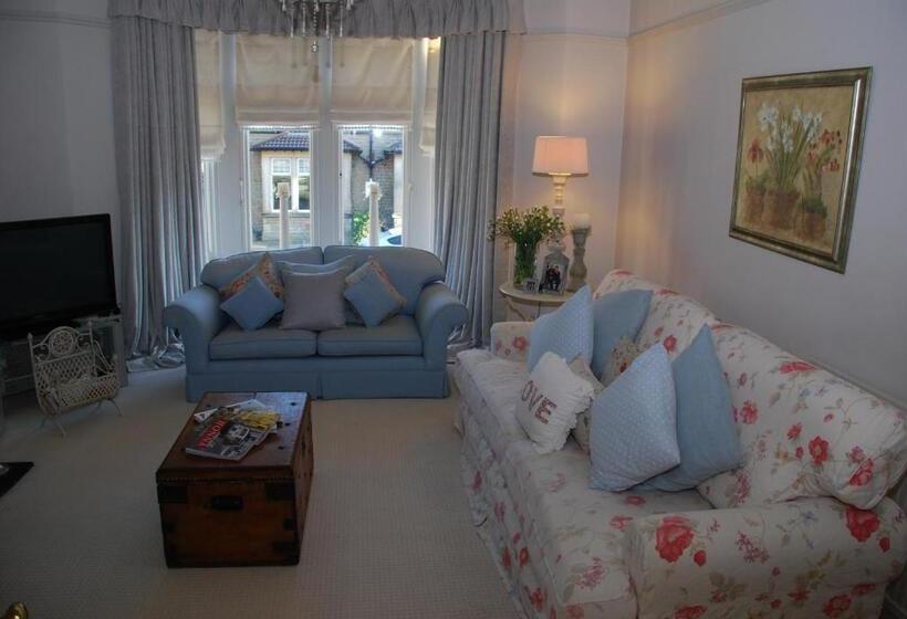 بنسيون Springdale Guest House