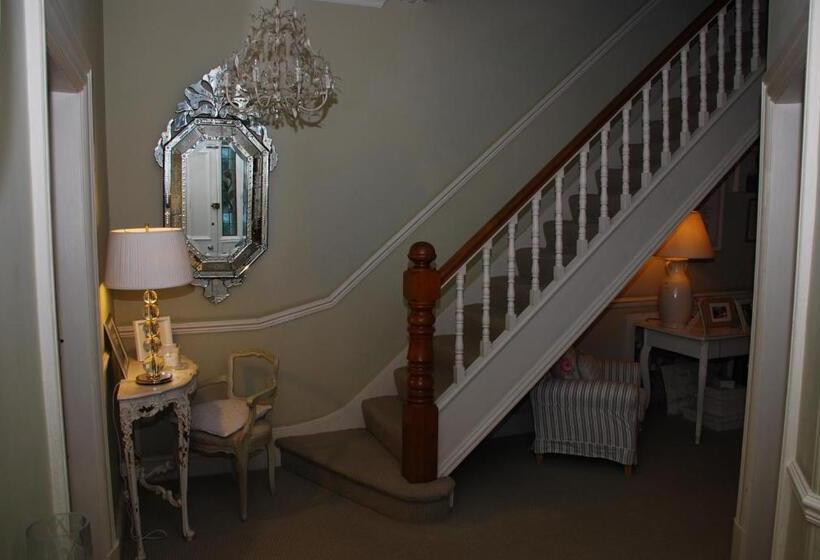 بنسيون Springdale Guest House