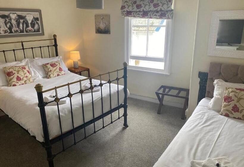 فندق صغير The Ship Inn Fowey